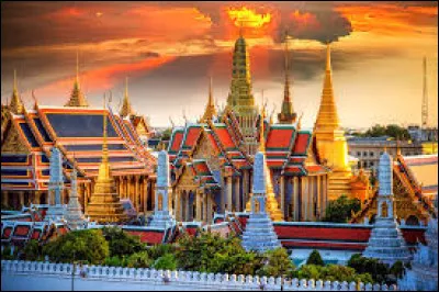 Quelle est cette ville, capitale du pays ?