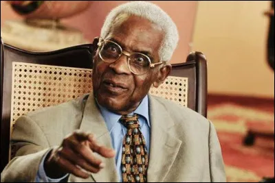 Qui est cet écrivain, né en Martinique, auteur de la pièce de théâtre ''Une tempête'' ?