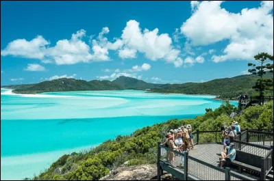 La plage de Whitehaven porte bien son nom, havre blanc. Elle a des eaux si parfaites qu'elle semble tout droit sortie d'un tableau ! Dans quel pays se situe-t-elle ?