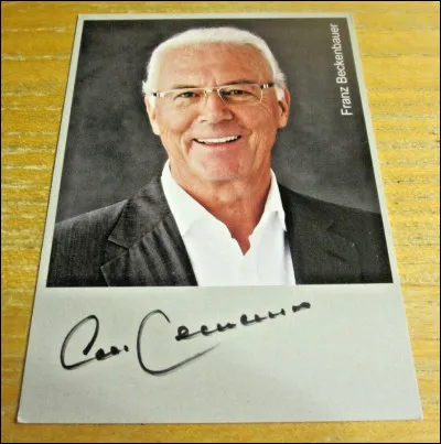 Quel footballeur était surnommé le Kaiser ?