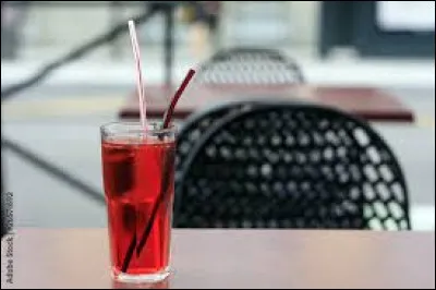 Utilise-t-on de l'eau plate pour réaliser un diabolo ?