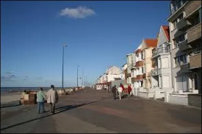Je vous emm&egrave;ne maintenant au bord de la mer du Nord, fl&acirc;ner sur les plages de Bray-Dunes. Ville de l'aire d'attraction Dunkerquoise, elle se situe dans le d&eacute;partement ...