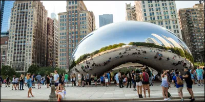 Chicago est une ville américaine baignée par le lac Michigan.