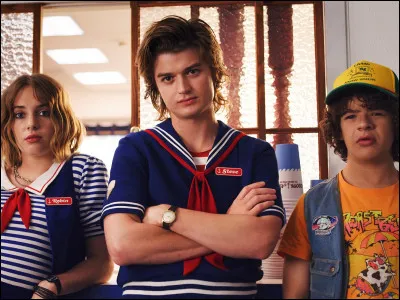 Dans la saison 3, quel film Dustin emmène-t-il voir Steve et Robin ?