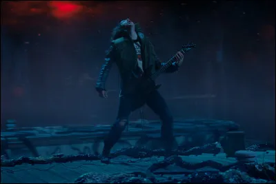 Dans la saison 4, comment se nomme le club d'Eddie ?