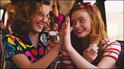 Dans la saison 3, comment se nomme le centre commercial de Hawkins ?