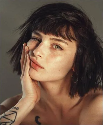 Quel personnage secondaire Genevieve Gaunt interprète-t-elle ?