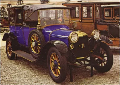 Sous quel président, la marque devient la voiture officielle de l'Élysée avec ses modèles 18 et 20 CV ?