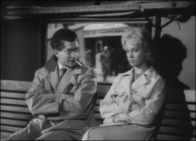 Le film de Marc Allégret, sorti en 1958, avec dans les principaux rôles Mylène Demongeot, Alain Delon et Henri Vidal, a pour titre "Sois belle et ..."