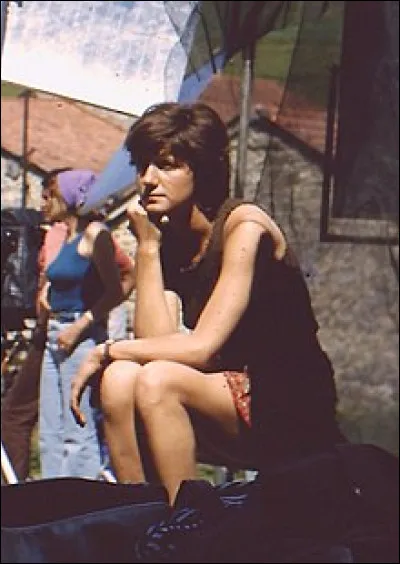 Dans ce film, sorti en 1972, avec Dominique Labourier, Jean-Claude Dauphin et Catherine Allégret, une jeune ouvrière, Pierrette, noue une relation amoureuse avec un italien : c'est "Beau ..."