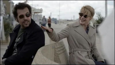 Dans ce film sorti en 2013, avec Fanny Ardant, Laurent Lafitte, Patrick Chesnais, Jean-François Stévenin, Fanny Cottençon, Caroline est une sexagénaire qui prend sa retraite de dentiste et s'inscrit à un club d'activités : c'est "Les beaux ..."