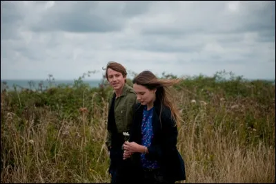 Dans ce film sorti en 2014, Alice (Ana Girardot) laisse tout derrière elle pour aller vivre à Paris. Elle y rencontre Antoine : c'est "Le beau ..."