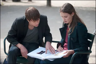 Dans ce film sorti en 2014, Alice (Ana Girardot) laisse tout derri&egrave;re elle pour aller vivre &agrave; Paris. Elle y rencontre Antoine : c'est "Le beau ..."