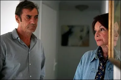 Dans ce film sorti en 2011, Michel Matarasso, un policier en dépression, découvre le corps de Sandra, une femme qui vient de se suicider chez elle et commence à fouiller dans le passé de la disparue : c'est "Beau ..."