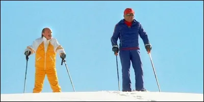 D'après son moniteur de ski, qu'est-ce qui ne va pas chez lui ?