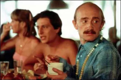 Qu'avoue-t-il avoir avalé pour se suicider après une déception amoureuse ?