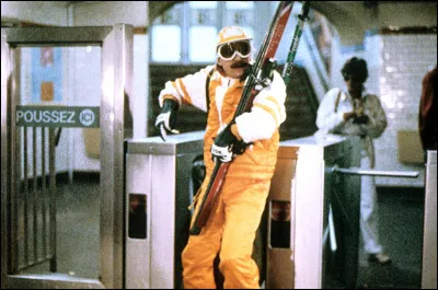 Au début du film "Les Bronzés font du ski", où Jean-Claude se trouve-t-il ?