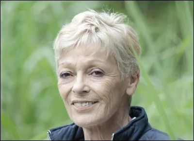 Qui est cette &eacute;crivaine fran&ccedil;aise, auteure du roman ''L'Inconnue de Peyrolles'' ?