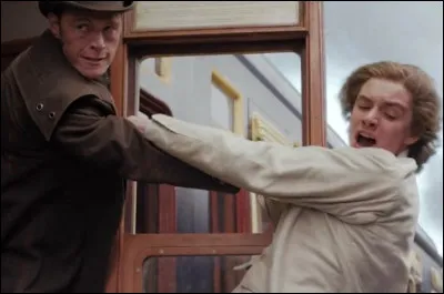 Quel acteur joue Linthorn (celui qui travaille pour "l'Angleterre") ?