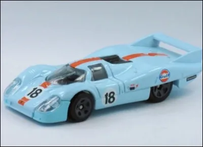 De quelle marque est cette rare voiture de compétition, sponsorisée Gulf ?