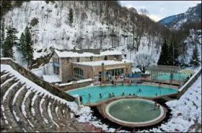 Je vous emmène aux bains de Saint-Thomas, à Fontpédrouse. Village occitan, dans l'arrondissement de Prades, il se situe dans le département ...