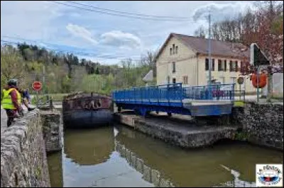 Nous naviguons actuellement sur le canal de l'Est, à Thunimont. Hameau Vosgien, il se situe en région ...