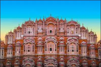 Grace à ce magnifique palais des vents, vous allez me nommer cette ville !