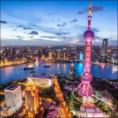 C'est la ville la plus peuplée de Chine.