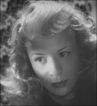 Qui est cette actrice qui joue le rôle de ''Barbara Onisse'' dans le film de 1957 ''Adorables Démons'' ?