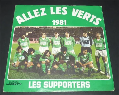 Les footballeurs de quelle ville sont surnommés "Les Verts" ?