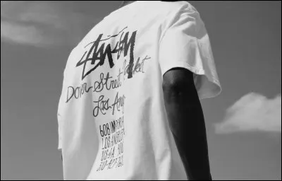 Avec quelle marque celle de St&uuml;ssy collabore-t-elle dans les ann&eacute;es 2000 ?