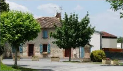 Nous démarrons notre balade à Albiac. Village Haut-Garonnais, traversé par la Vendinelle, il se situe dans l'ex région ...