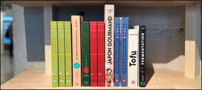 Une de tes amies a oublié de te rendre un livre depuis trois mois. Que fais-tu ?