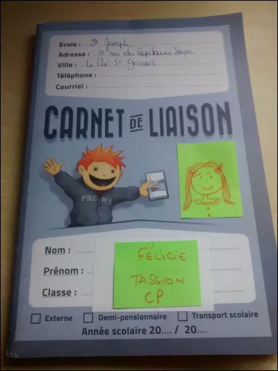 Dans la cour, un surveillant te demande ton carnet, que fais-tu ?