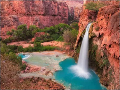 On repart pour les États-Unis avec la cascade la plus colorée, Havasu, dans les canyons de/du...