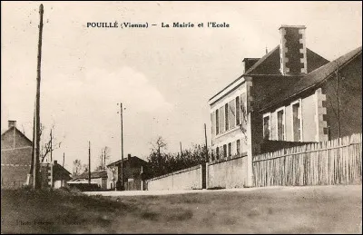 À l'intérieur de l'aire d'attraction de Poitiers qui regroupe 97 communes, figure notre village de 723 habitants, ce village a eu la particularité de voir pendant la Seconde Guerre mondiale, la ligne de démarcation le traverser, du 22 juin 1940 au 1er mars 1943, laissant le chef-lieu en zone occupée et la moitié du territoire en zone libre. Quel ce village ?