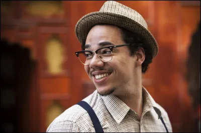 Complétez le nom de ce chanteur : ''Ben l'Oncle... ''