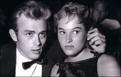 Quelle future James Bond Girl était sa petite amie au moment de sa mort ?