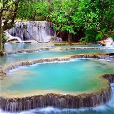 Dans quel pays se situent les cascades de Kuang Si ?