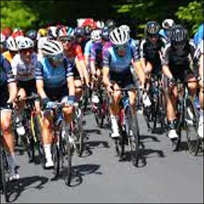 Quelle commentatrice sportive a été championne de France de cyclisme sur route en 2012 ?