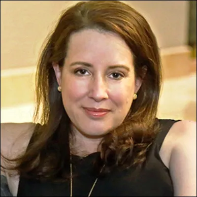 Quelle série télévisée basée sur une série de livres de Julia Quinn se déroule dans la haute société anglaise au début du XIXe siècle ?