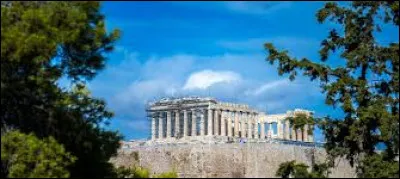 Quel est le nom du célèbre temple grec situé sur l'Acropole d'Athènes ?
