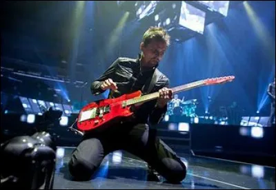 Et ces paroles "Je suis fatigué d'être ce que vous voulez que je sois. Me sentant infidèle, perdu sous la surface. Je ne sais pas ce que vous attendez de moi. Mis sous la pression d'être à vos places 
(Pris dans le contre-courant juste pris dans le contre-courant)
Chaque pas que je fais est une erreur de plus à vos yeux..." ?