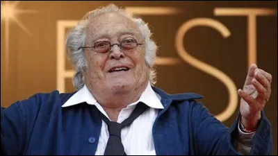 Qui est ce cinéaste, réalisateur du film ''Laisse aller... c'est une valse !'' ?