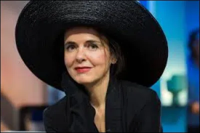 Laquelle de ces écrivaines adore porter des chapeaux ?