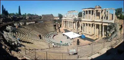Pour terminer, je vous emmène au théâtre, au théâtre romain de Mérida construit en 16-15 avant J.C. Mérida est située à une altitude de 217 m, au confluent de la rivière Albarregas avec un fleuve. De quel fleuve s'agit-il ?