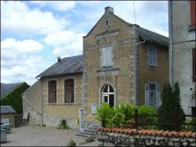 Petit village de 38 habitants, dans l'arrondissement de Château-Chinon-(Ville), Chalaux se situe dans le département ...