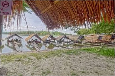 Dans quel pays peut-on admirer le lac Huay Tung Tao ?