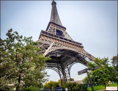Dans quelle ville se trouve la tour Eiffel ?