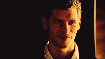 Où ont-ils emmené Elena pour la protéger de la malédiction ?